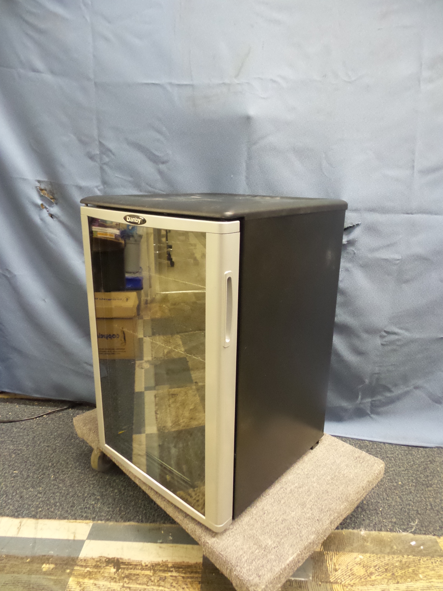 Danby DBC259BLP Black Mini Bar Fridge Refrigerator w Glass Front